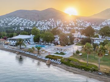 LADONIA LUNA BEACH