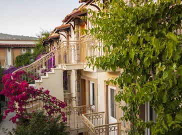 MOONSHINE HOTELS & SUITES