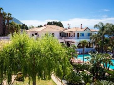 STROMBOLI HOTEL (или подобен)