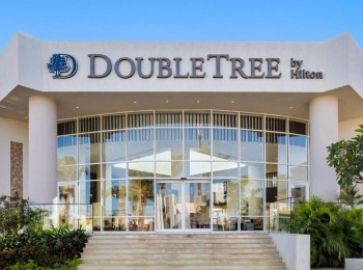 DOUBLETREE BY HILTON SHARKS BAY RESORT BEACH SIDE