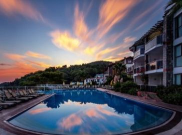 TROPICAL SUITES BY SERTIL