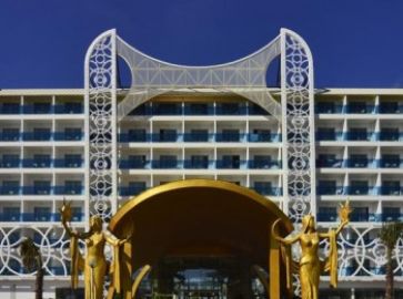 AZURA DELUXE RESORT & SPA HOTEL