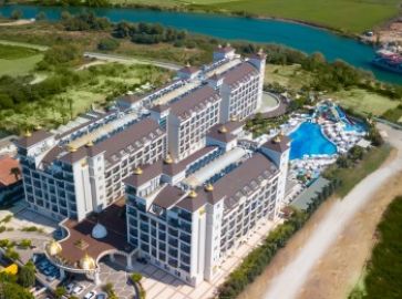 LAKE & RIVER SIDE HOTEL